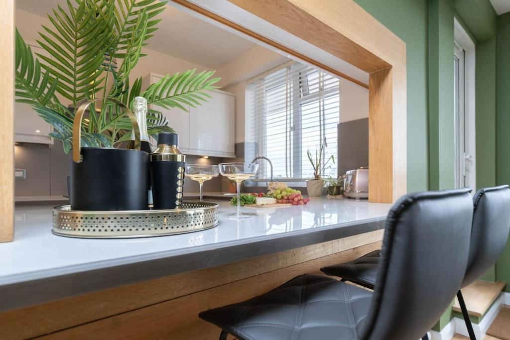 Lovely Apartment With Spectacular Views & Free Parking Hove Esterno foto
