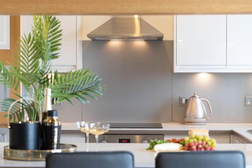 Lovely Apartment With Spectacular Views & Free Parking Hove Esterno foto